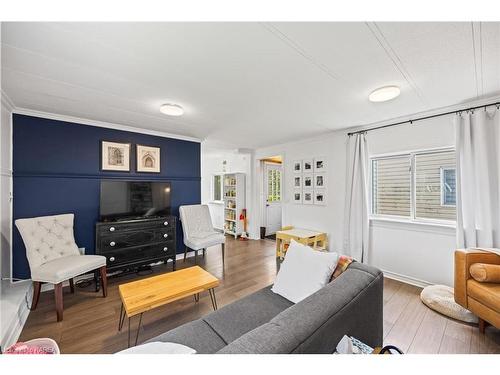 21 Hermes Drive, Kingston, ON - Indoor Photo Showing Living Room