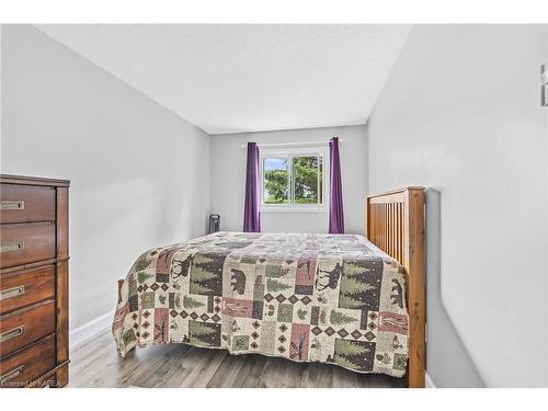 207-566 Armstrong Road, Kingston, ON - Indoor Photo Showing Bedroom