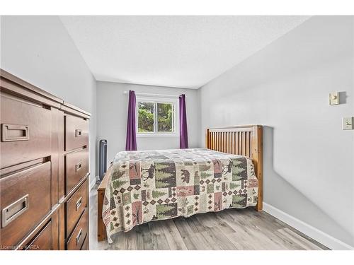 207-566 Armstrong Road, Kingston, ON - Indoor Photo Showing Bedroom