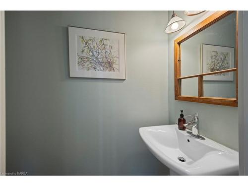 81 Wellington Street, Kingston, ON - Indoor Photo Showing Bathroom