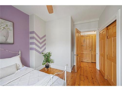 81 Wellington Street, Kingston, ON - Indoor Photo Showing Bedroom