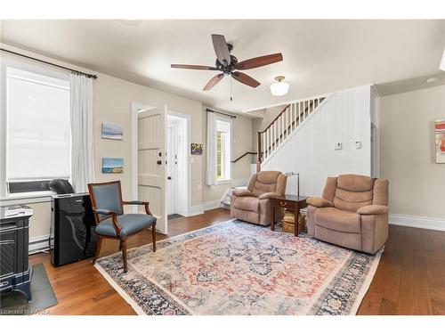 2750 Front Road, Stella, ON - Indoor Photo Showing Living Room