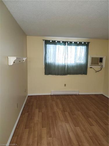 108-835 Milford Drive, Kingston, ON - Indoor Photo Showing Other Room