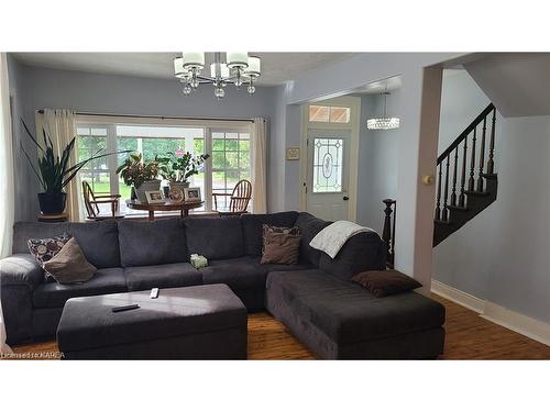 273 Dundas Street W, Deseronto, ON - Indoor Photo Showing Living Room