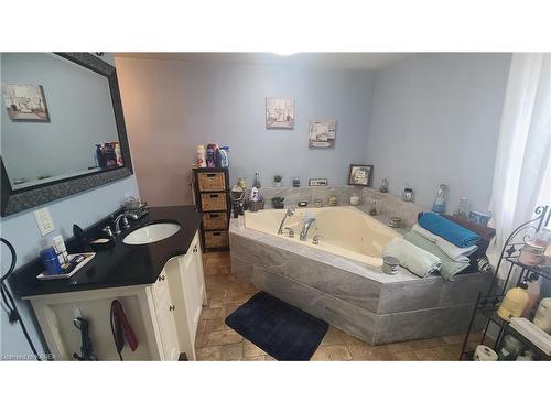 273 Dundas Street W, Deseronto, ON - Indoor Photo Showing Bathroom