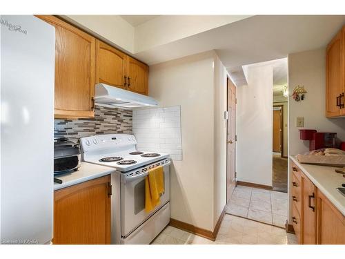 601-675 Davis Drive, Kingston, ON - Indoor Photo Showing Kitchen