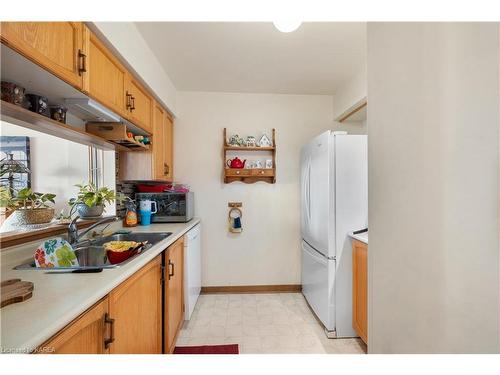 601-675 Davis Drive, Kingston, ON - Indoor Photo Showing Kitchen