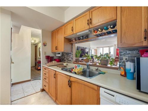 601-675 Davis Drive, Kingston, ON - Indoor Photo Showing Kitchen