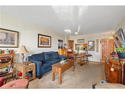 601-675 Davis Drive, Kingston, ON - Indoor Photo Showing Living Room