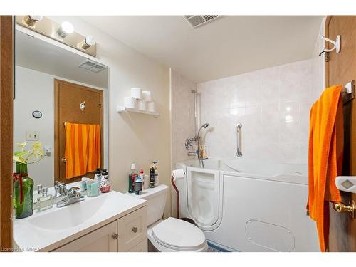 601-675 Davis Drive, Kingston, ON - Indoor Photo Showing Bathroom