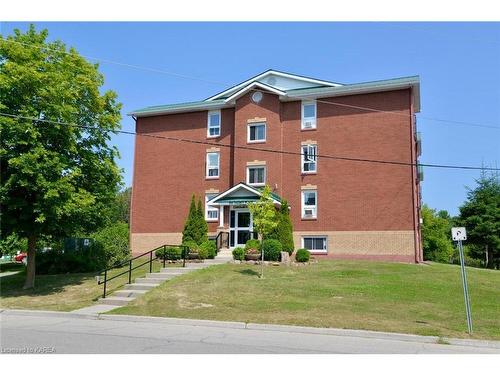 202-550 Talbot Place, Gananoque, ON - Outdoor