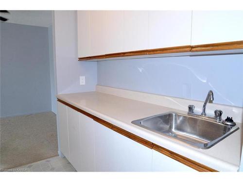 202-550 Talbot Place, Gananoque, ON - Indoor Photo Showing Kitchen