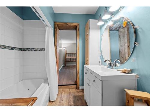 715 High Gate Park Drive, Kingston, ON - Indoor Photo Showing Bathroom