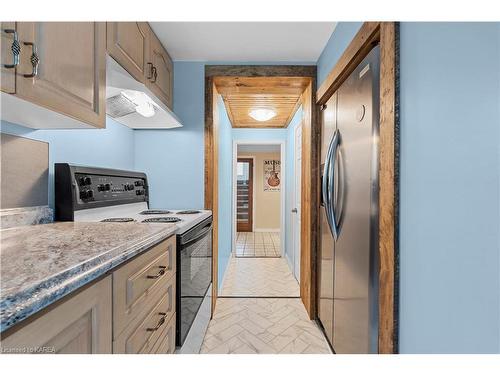 715 High Gate Park Drive, Kingston, ON - Indoor Photo Showing Kitchen