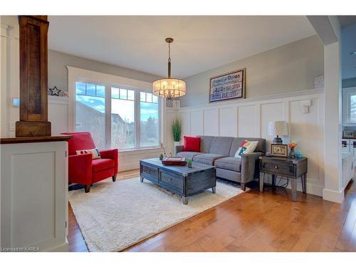 64 Tessa Boulevard, Belleville, ON - Indoor Photo Showing Living Room