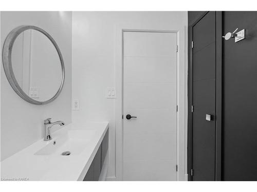 2211 Cole Hill Road, Glenburnie, ON - Indoor Photo Showing Bathroom