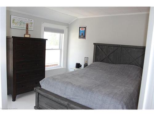 290 Stone Street S, Gananoque, ON - Indoor Photo Showing Bedroom