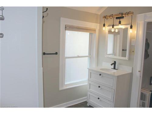 290 Stone Street S, Gananoque, ON - Indoor Photo Showing Bathroom