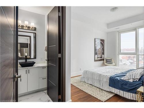 1705-150 Marketplace Avenue, Ottawa, ON - Indoor Photo Showing Bedroom