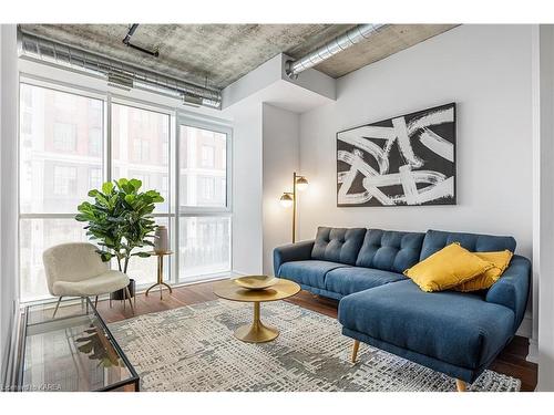 1705-150 Marketplace Avenue, Ottawa, ON - Indoor Photo Showing Living Room