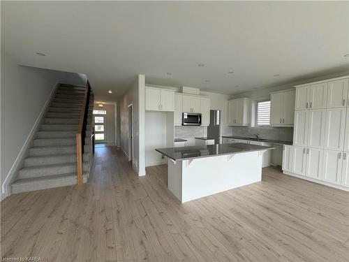 232 Dr Richard James Crescent, Amherstview, ON - Indoor Photo Showing Kitchen