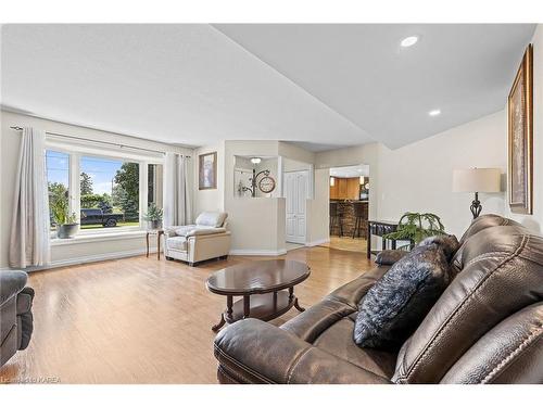 2112 Bur Brook Road, Kingston, ON - Indoor Photo Showing Living Room