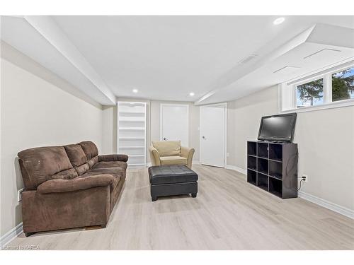 2112 Bur Brook Road, Kingston, ON - Indoor Photo Showing Living Room