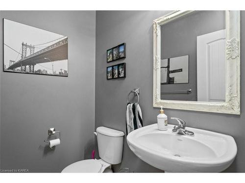 2617 Delmar St, Kingston, ON - Indoor Photo Showing Bathroom