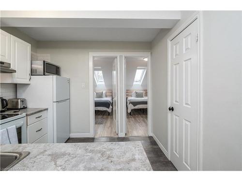 320 Queen Street, Kingston, ON - Indoor Photo Showing Kitchen