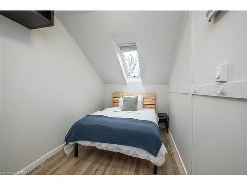 320 Queen Street, Kingston, ON - Indoor Photo Showing Bedroom