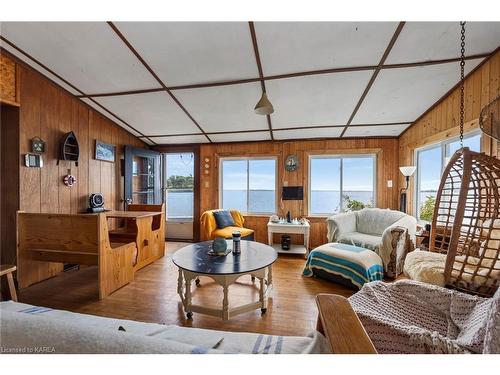 1A Island Bateau, Kingston, ON - Indoor Photo Showing Living Room