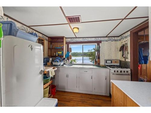 1A Island Bateau, Kingston, ON - Indoor Photo Showing Kitchen