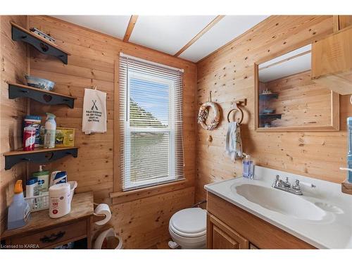 1A Island Bateau, Kingston, ON - Indoor Photo Showing Bathroom