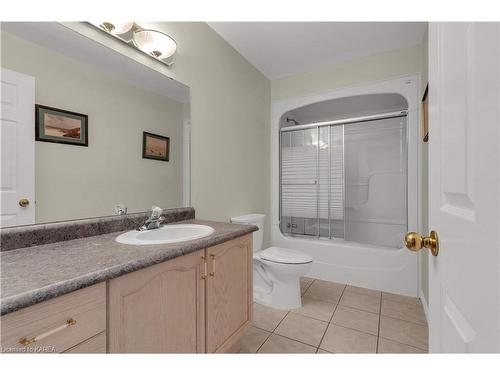 30 Yonge Street, Kingston, ON - Indoor Photo Showing Bathroom