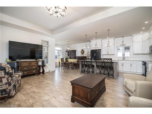 10 Briarwood Crescent, Napanee, ON - Indoor Photo Showing Living Room