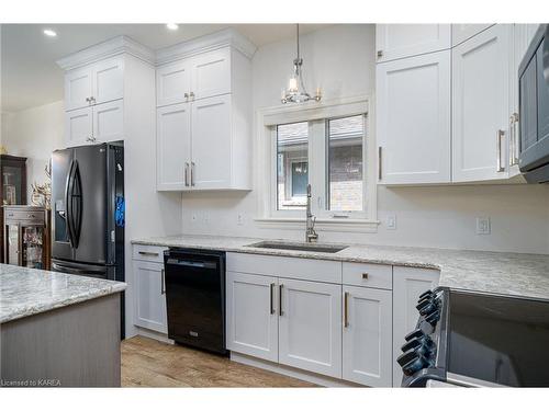 10 Briarwood Crescent, Napanee, ON - Indoor Photo Showing Kitchen