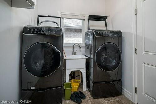 10 Briarwood Crescent, Napanee, ON - Indoor Photo Showing Laundry Room