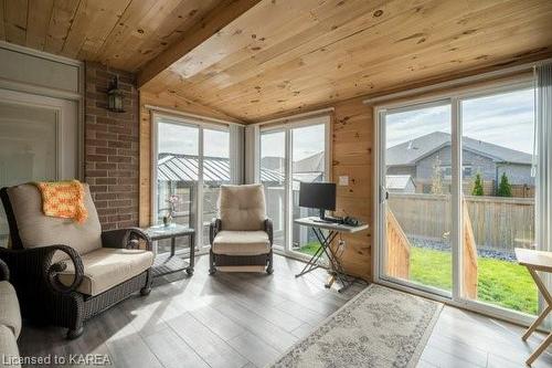 10 Briarwood Crescent, Napanee, ON - Indoor Photo Showing Living Room