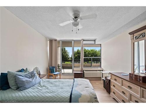 224-50 Richmond Street E, Oshawa, ON - Indoor Photo Showing Bedroom