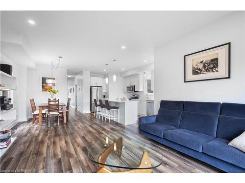 1147 Horizon Drive, Kingston, ON - Indoor Photo Showing Living Room