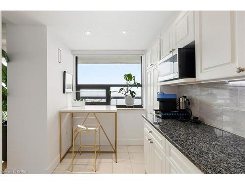 507-165 Ontario Street, Kingston, ON - Indoor Photo Showing Kitchen