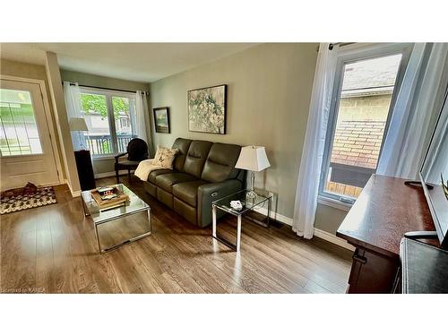 271 Sydenham Street, Gananoque, ON - Indoor Photo Showing Living Room