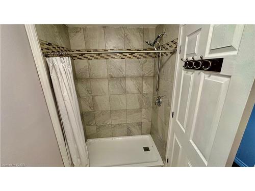 271 Sydenham Street, Gananoque, ON - Indoor Photo Showing Bathroom