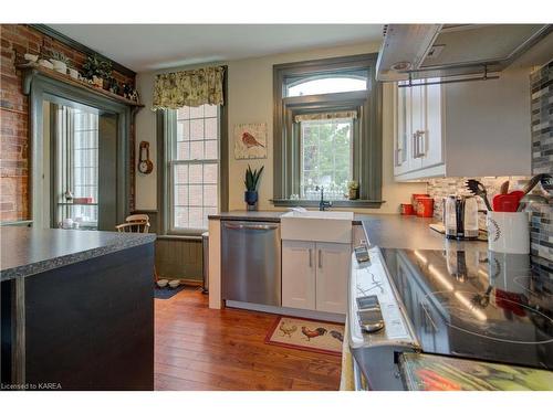 7 Drummond Street, Newboro, ON - Indoor Photo Showing Kitchen