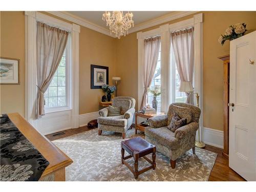 7 Drummond Street, Newboro, ON - Indoor Photo Showing Living Room