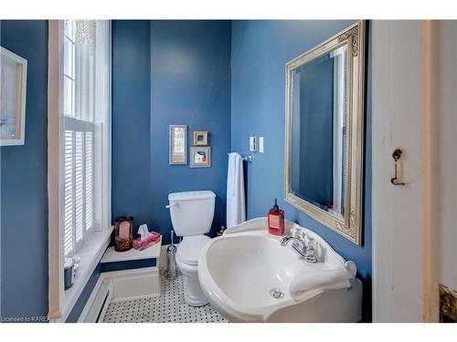 7 Drummond Street, Newboro, ON - Indoor Photo Showing Bathroom