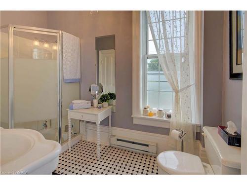 7 Drummond Street, Newboro, ON - Indoor Photo Showing Bathroom