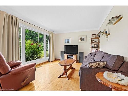 53 Hampstead Heath, Kingston, ON - Indoor Photo Showing Living Room