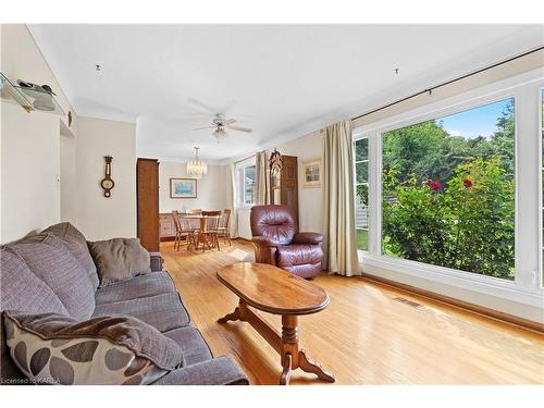 53 Hampstead Heath, Kingston, ON - Indoor Photo Showing Living Room