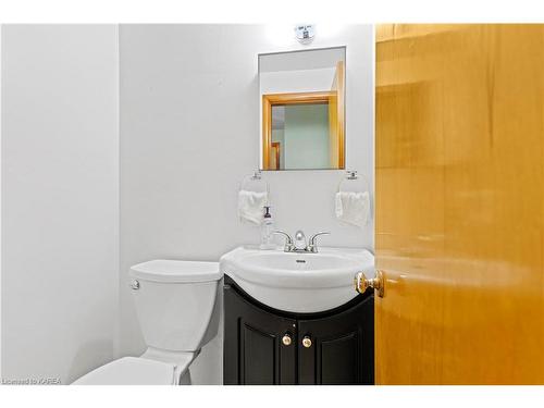 53 Hampstead Heath, Kingston, ON - Indoor Photo Showing Bathroom